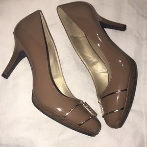 Women’s bandolino high heel pump. Taupe brown sz 8